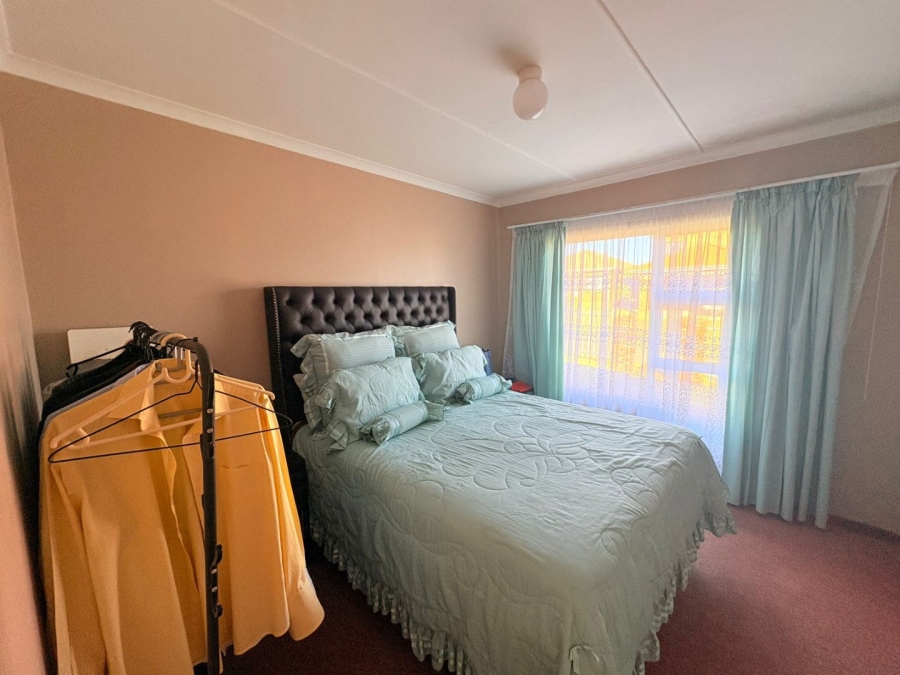 4 Bedroom Property for Sale in Sunnyridge Eastern Cape